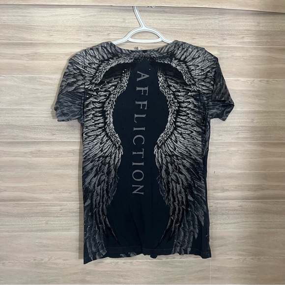Affliction Women’s Wing Graphic Tee Distressed Angel Wings Rhinestone Shirt Sm - Picture 5 of 6